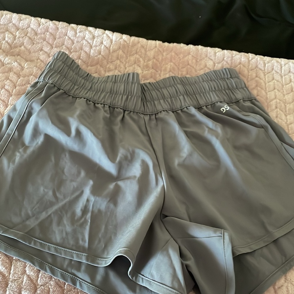 Shorts - Picture 2 of 4